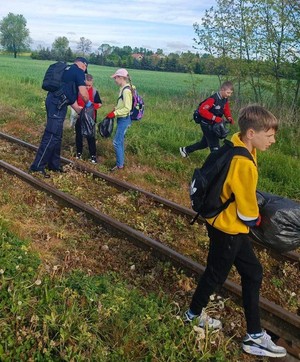 Sprzątanie szlaku Ciuchci Ponidzie