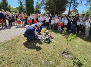 uroczyste wkopanie Dębów Pamięci i odsłonięcie tablic