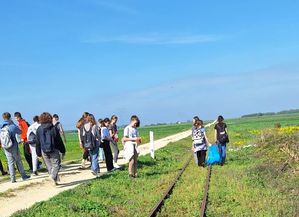 sprzątanie szlaku Ciuchci Ponidzie i ścieżki rowerowej